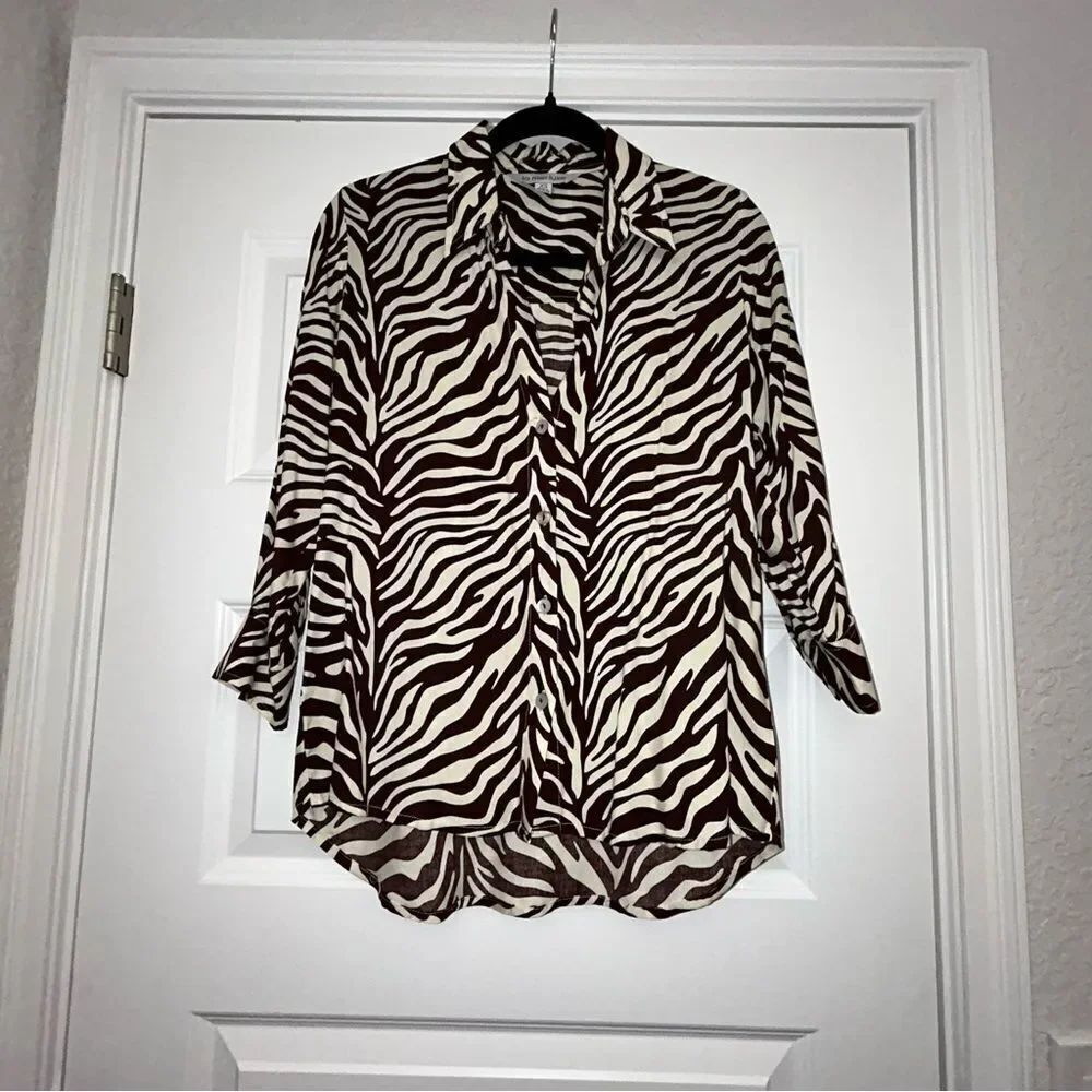 La Mere Luxe Animal Print 3/4 Length Sleeve Button Front Blouse Shirt Top